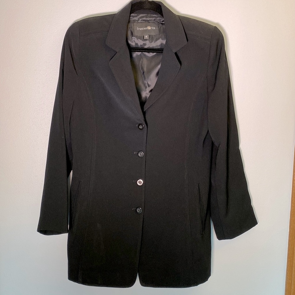 Black womens size 4 suit jacket. Francess & Rita. Fully lined, 4 buttons.